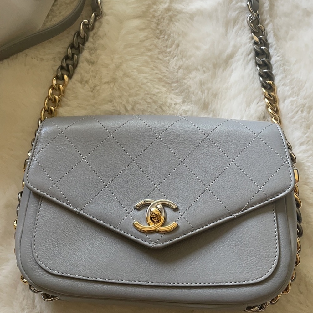 Chanel quilted lambskin leather handbag
